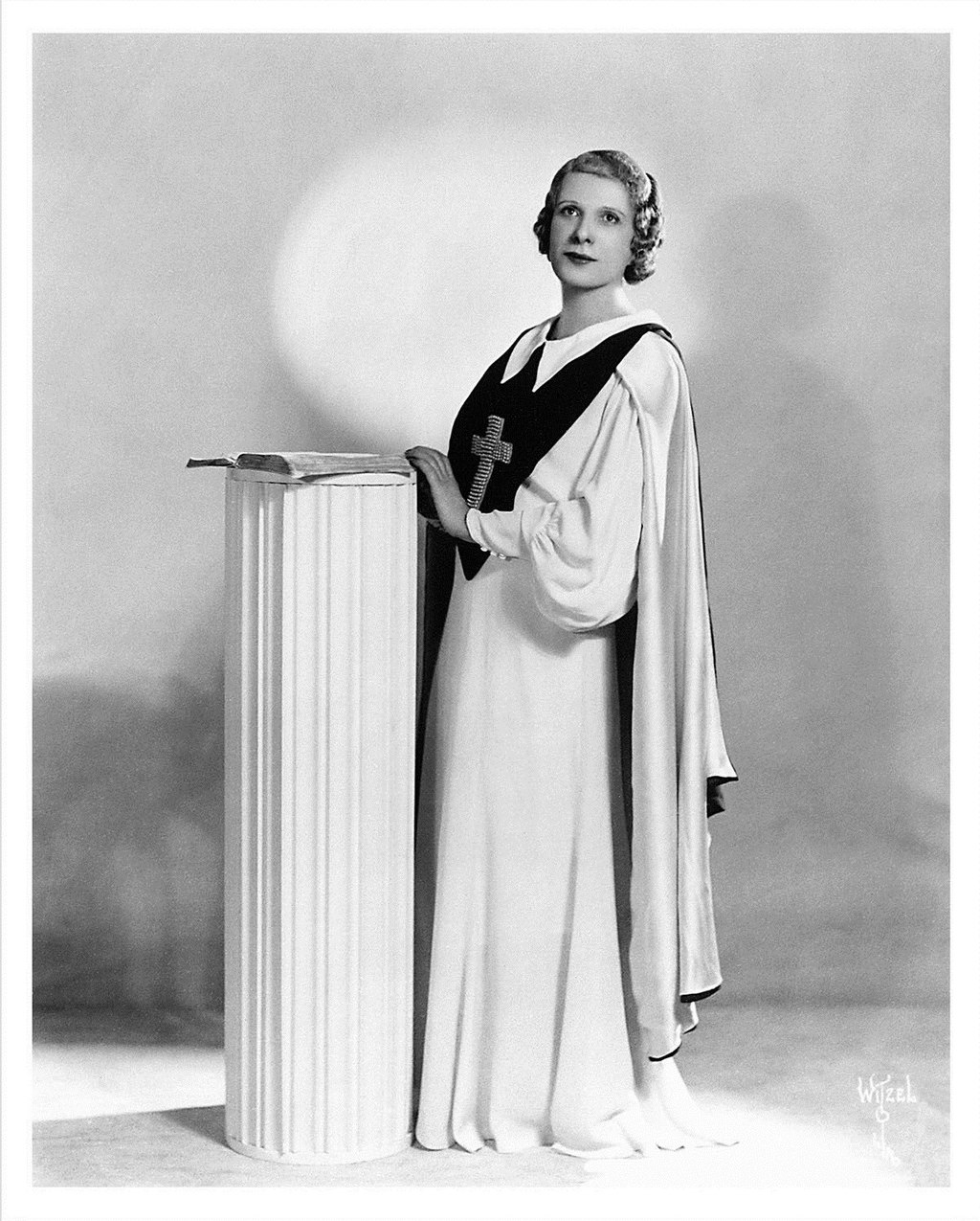 https://commons.wikimedia.org/wiki/File:Aimee_Semple_McPherson_by_Albert_Witzel.jpg